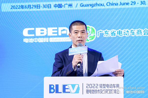 動力電池應(yīng)用分會專家委員會劉斐主持“構(gòu)建東盟輕型電動車區(qū)域合作生態(tài)鏈”主題論壇