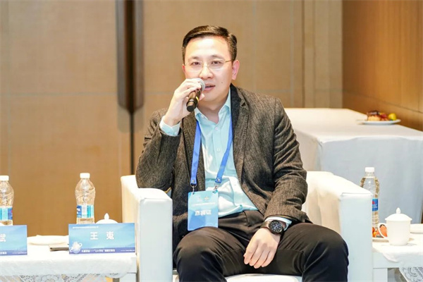 “Li+學社”高端對話：警惕全球化機遇下，鋰電企業(yè)的出海挑戰(zhàn)和技術(shù)迭代風險