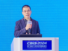 動(dòng)力電池應(yīng)用分會(huì)專家委員會(huì)副主任委員/首席標(biāo)準(zhǔn)專家劉斐主持本場(chǎng)論壇