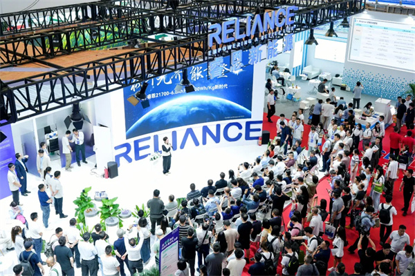 「極耳無界 能量登峰」發(fā)布會圓滿落幕：睿恩21700-6Ah電池全球首發(fā)，攜手蔡司共繪質(zhì)量新篇章