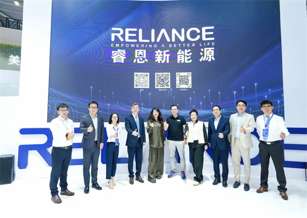 「極耳無界 能量登峰」發(fā)布會圓滿落幕：睿恩21700-6Ah電池全球首發(fā)，攜手蔡司共繪質(zhì)量新篇章