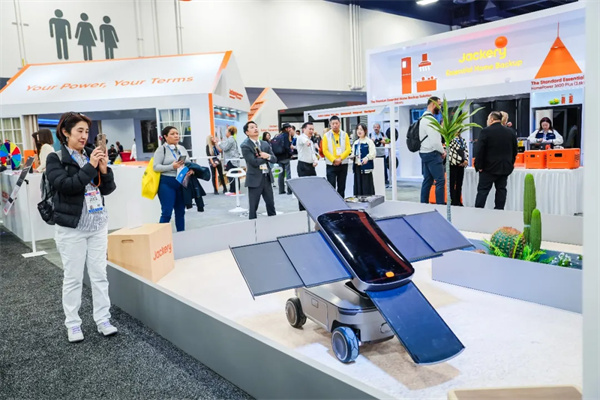 CES 2026：華寶新能發布“光儲+機器人”家庭全域自主能源網絡戰略