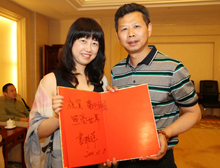 參加上線發布會的嘉賓在休息室合影